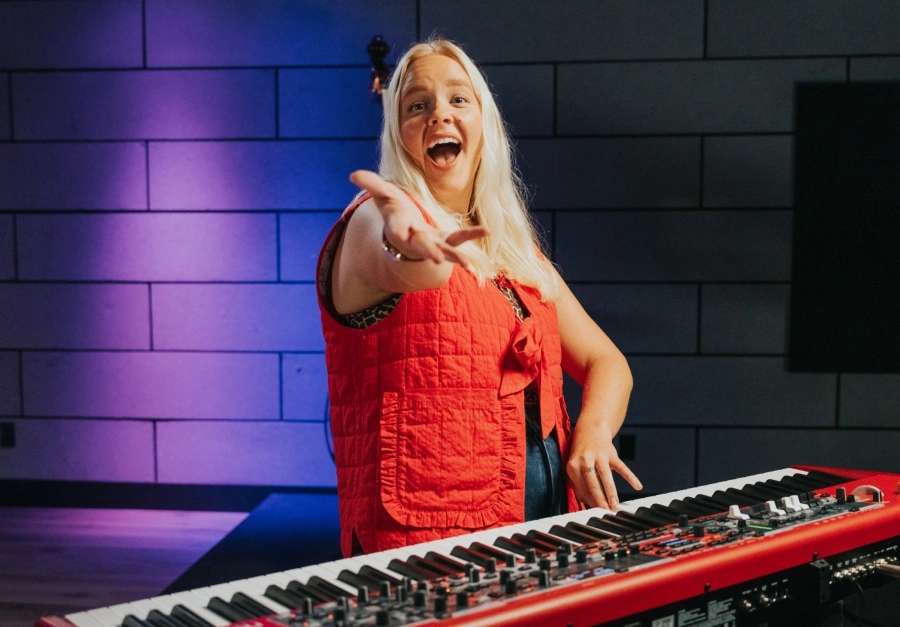 Emma Nissen Singing